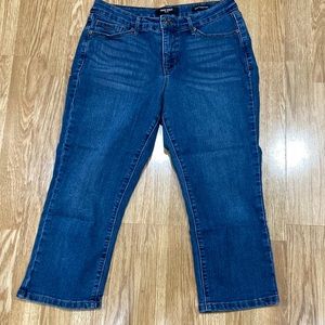 Nine West Women’s Mid Rise Cigarette Skinny Capri Jeans. Sz 4
